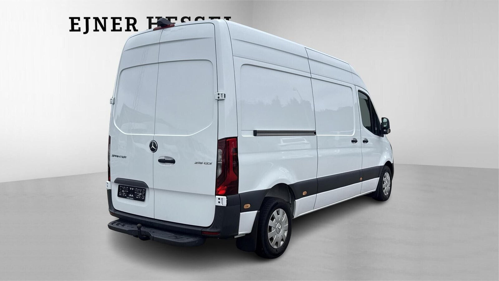 Hvid Mercedes Sprinter 215 fra 2023