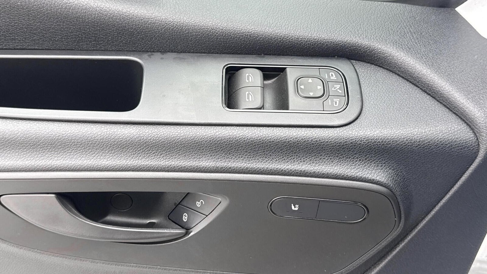 Hvid Mercedes Sprinter 215 fra 2023