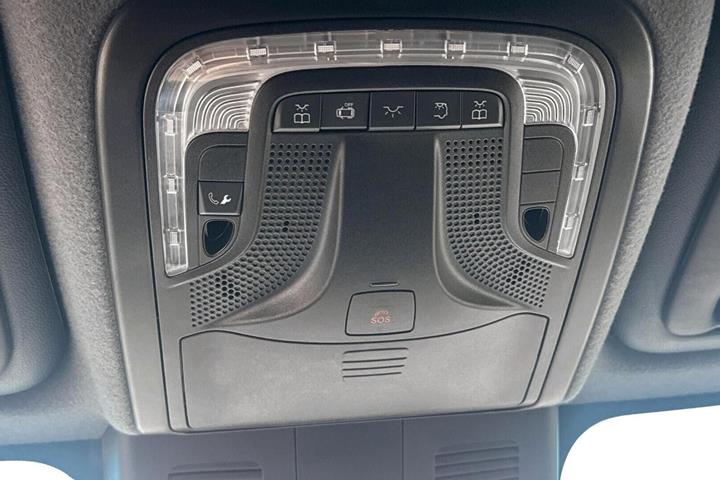 Hvid Mercedes Sprinter 215 fra 2023