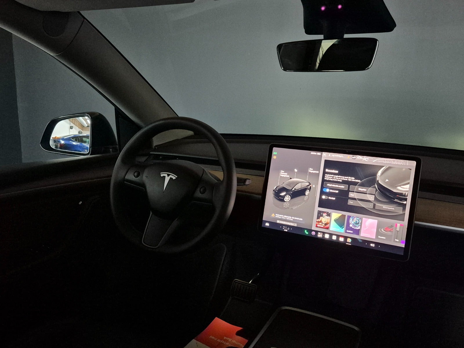 Sort Tesla Model Y fra 2023