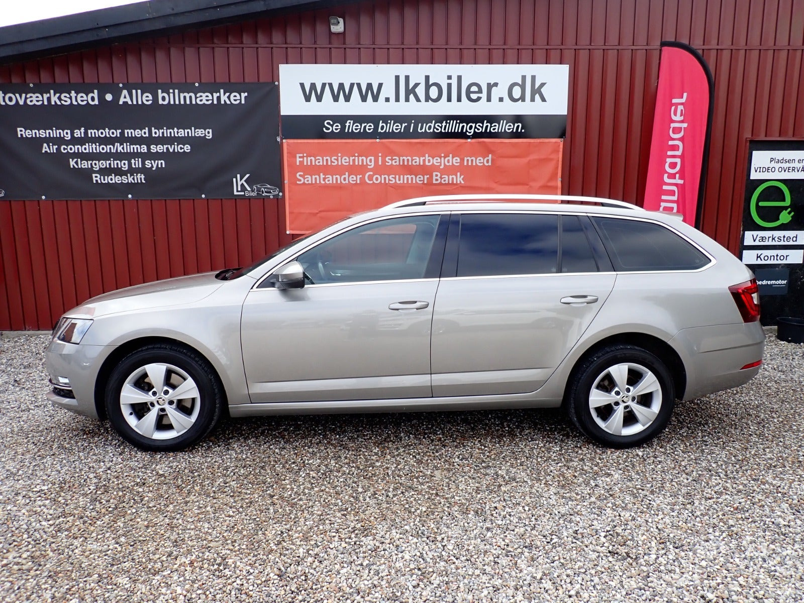 Grå Skoda Octavia fra 2019