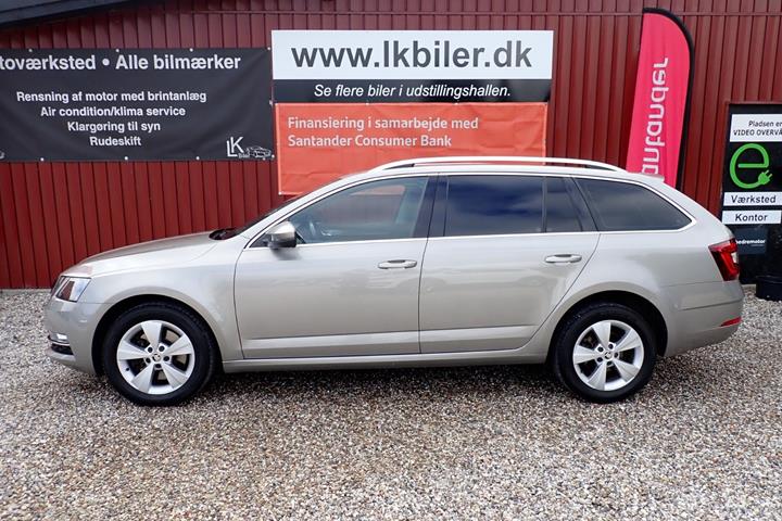 Grå Skoda Octavia fra 2019