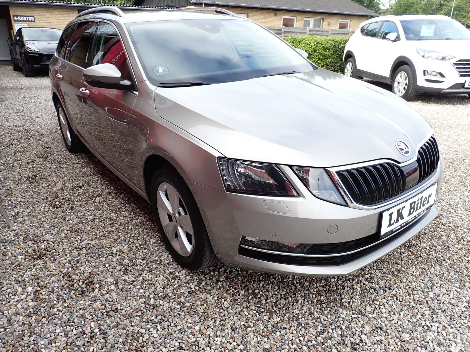 Grå Skoda Octavia fra 2019