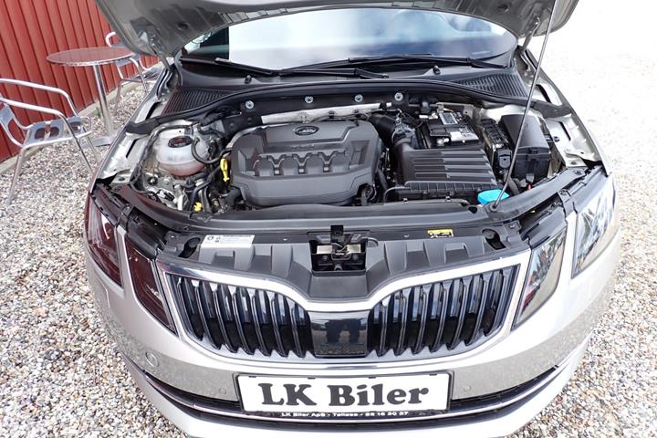 Grå Skoda Octavia fra 2019