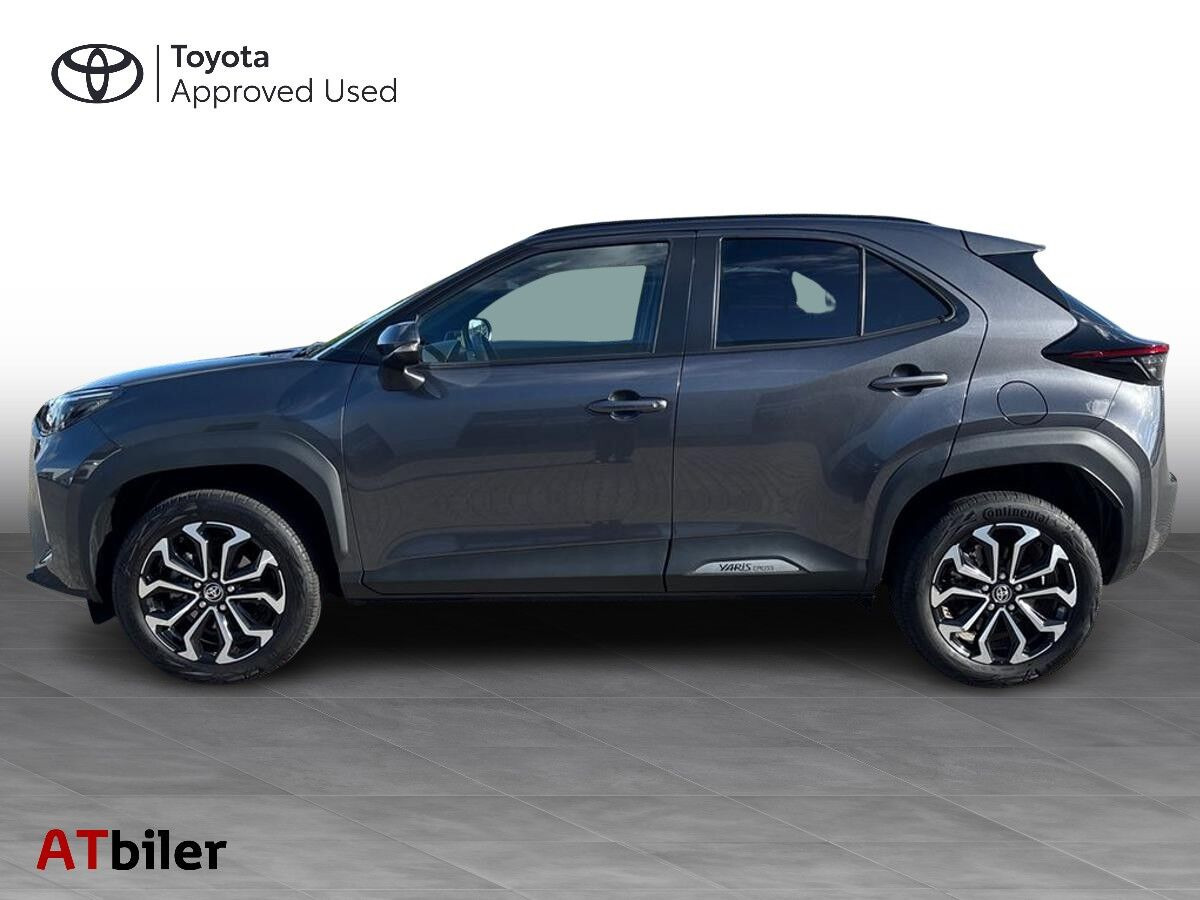Sort Toyota Yaris Cross fra 2024