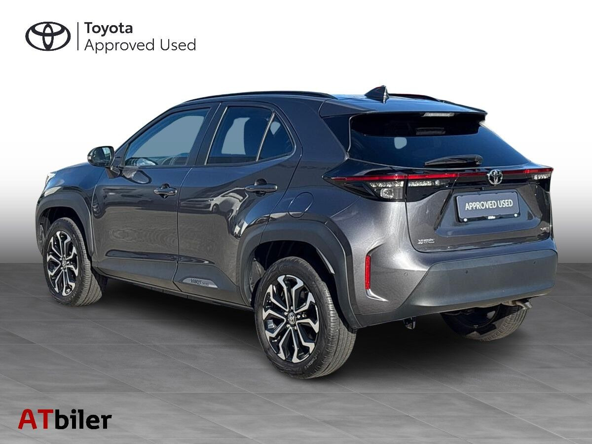 Sort Toyota Yaris Cross fra 2024