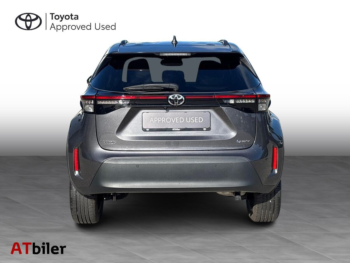 Sort Toyota Yaris Cross fra 2024