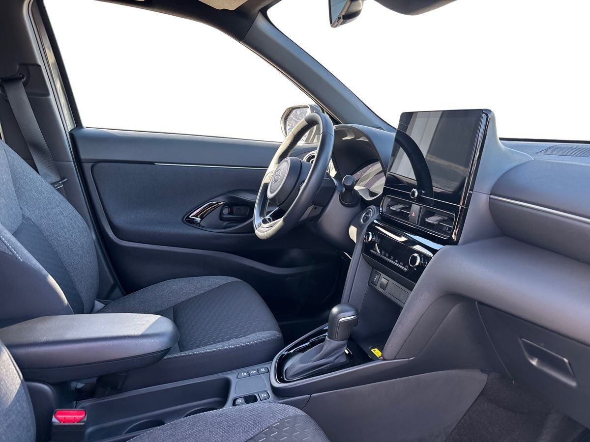 Sort Toyota Yaris Cross fra 2024