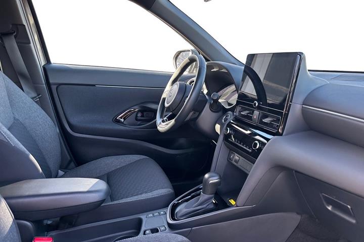 Sort Toyota Yaris Cross fra 2024
