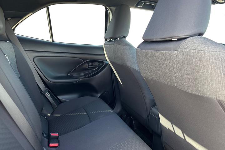 Sort Toyota Yaris Cross fra 2024