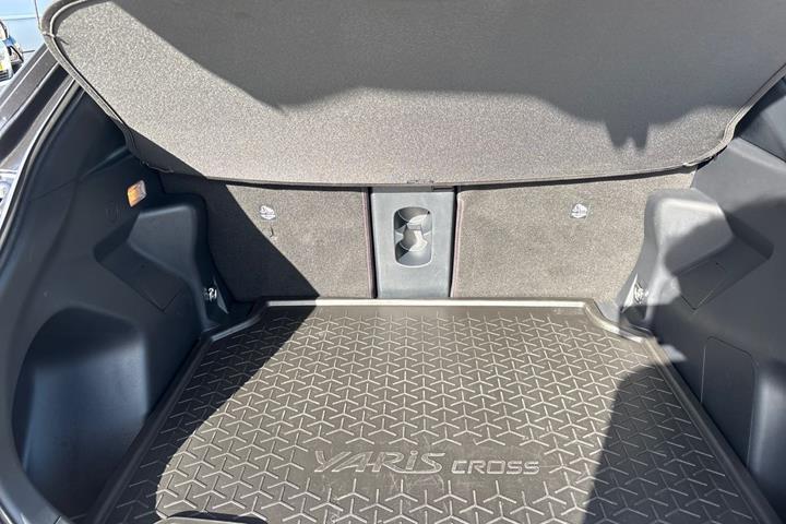 Sort Toyota Yaris Cross fra 2024