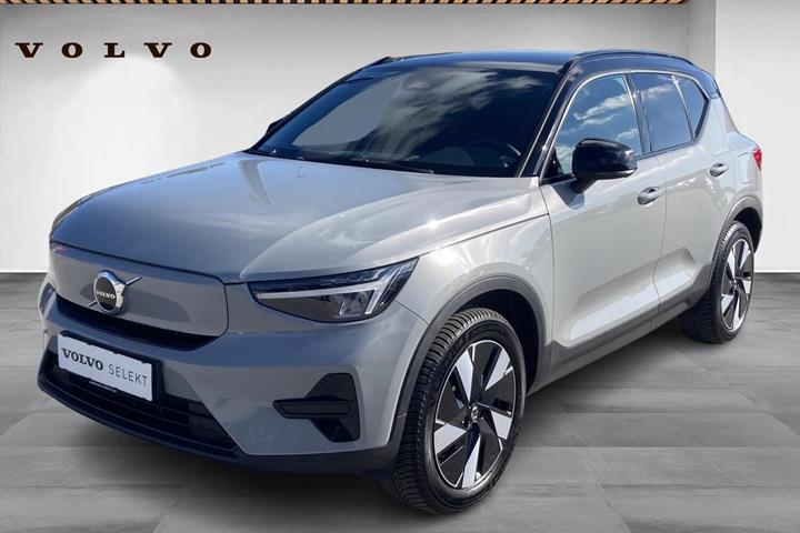 Grå Volvo XC40 fra 2023
