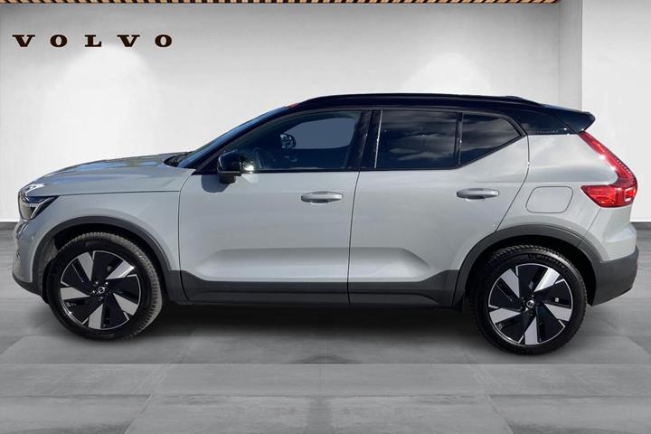 Grå Volvo XC40 fra 2023