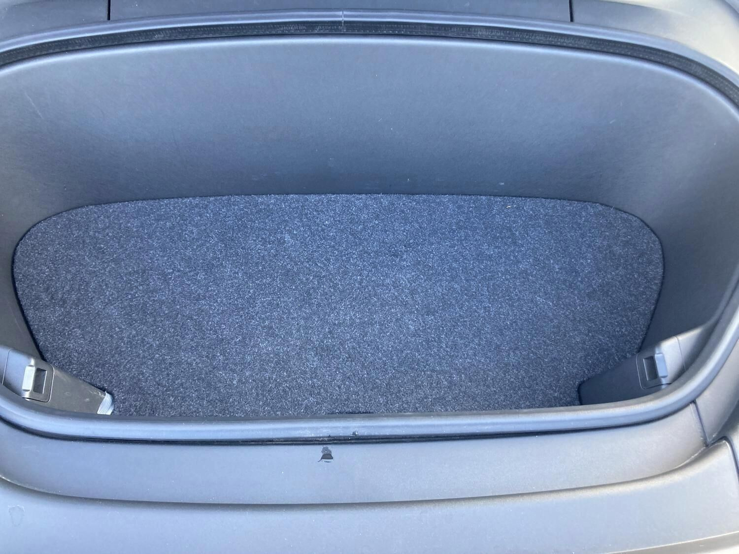 Grå Volvo XC40 fra 2023