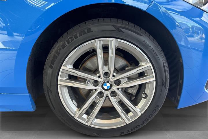 Blå BMW 118i fra 2020