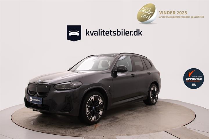 Grå BMW iX3 fra 2023