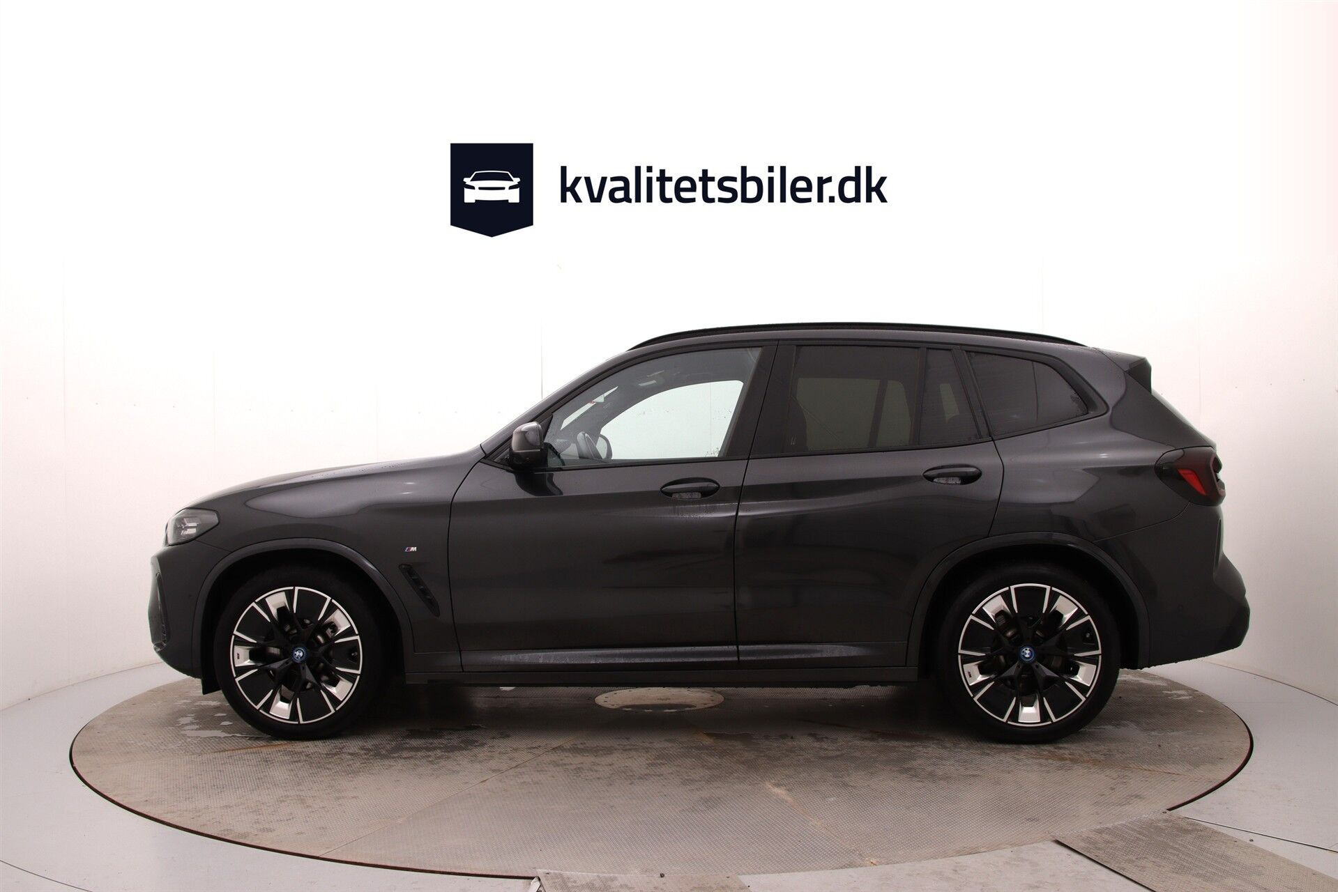 Grå BMW iX3 fra 2023