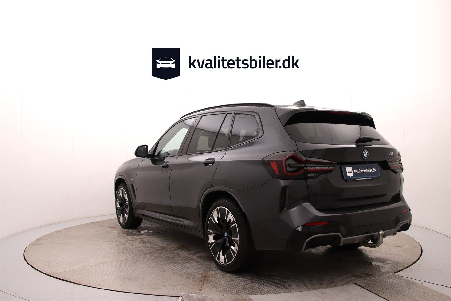 Grå BMW iX3 fra 2023