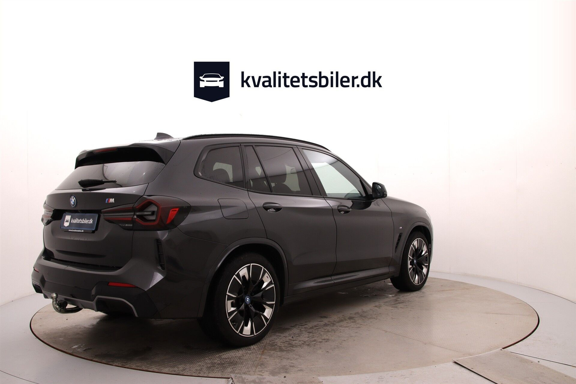 Grå BMW iX3 fra 2023