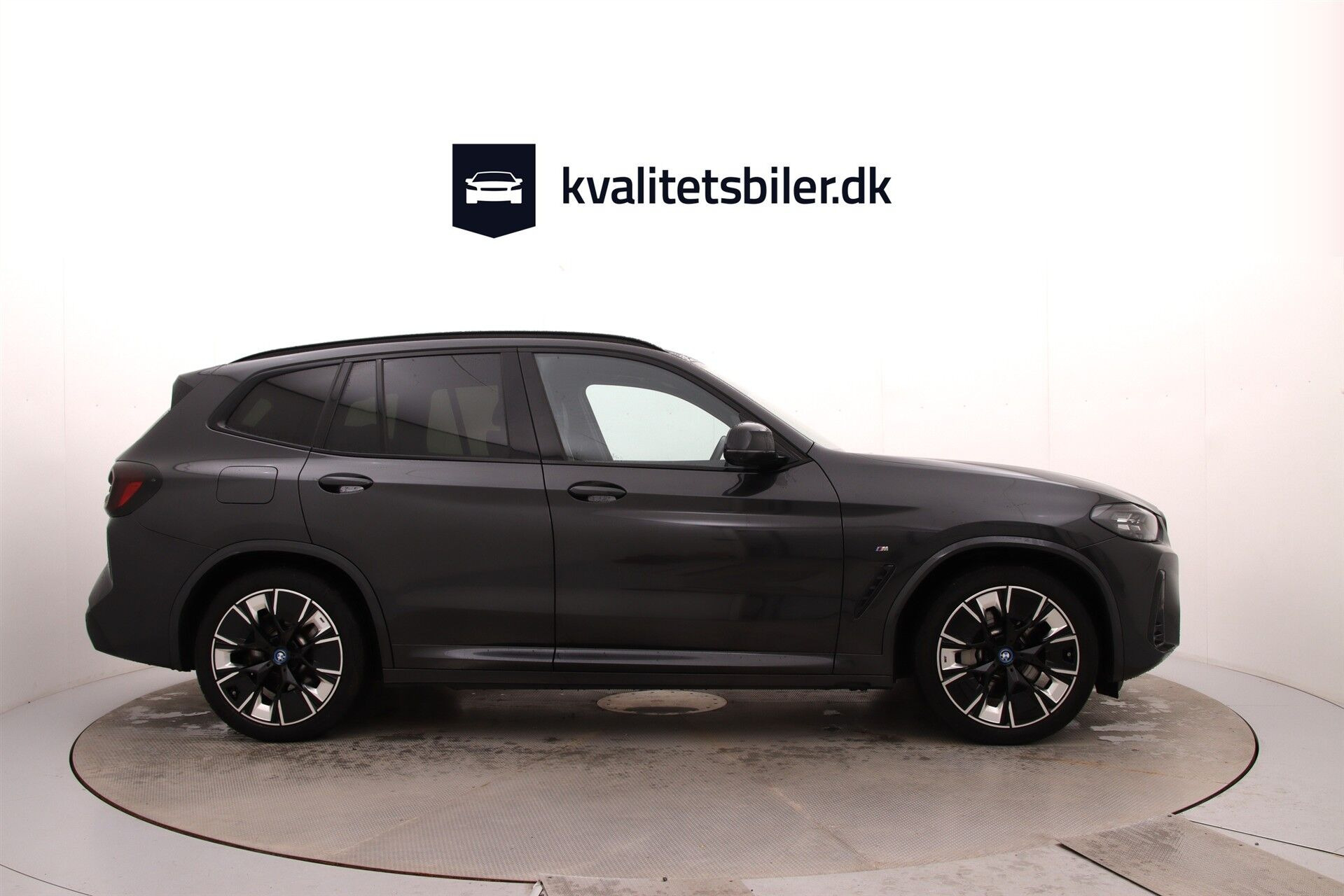 Grå BMW iX3 fra 2023