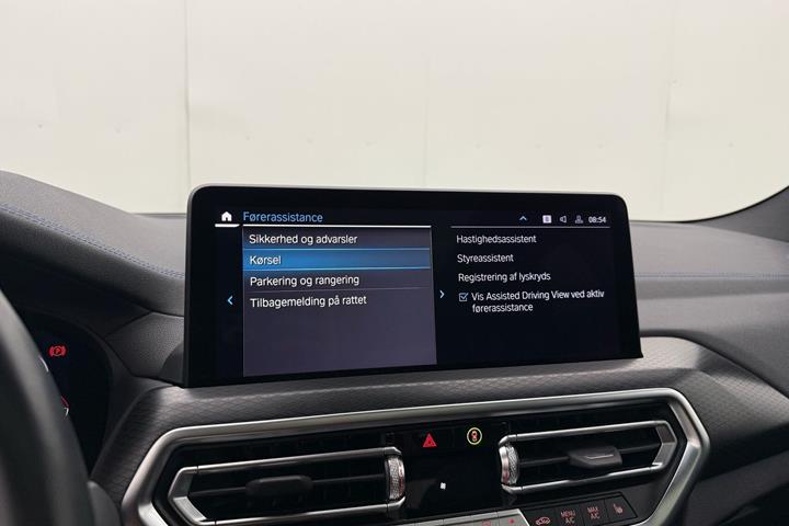 Grå BMW iX3 fra 2023