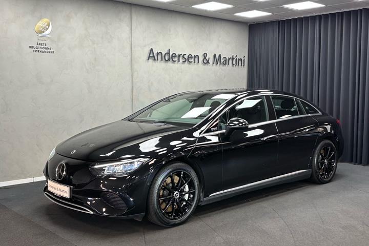 Sort Mercedes EQE300 fra 2023