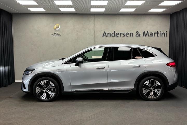 Sølv Mercedes EQE300 fra 2024