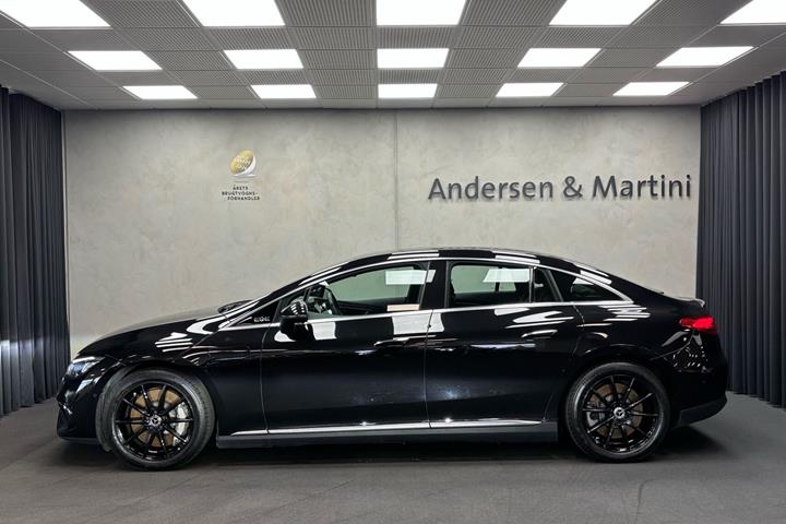 Sort Mercedes EQE300 fra 2023
