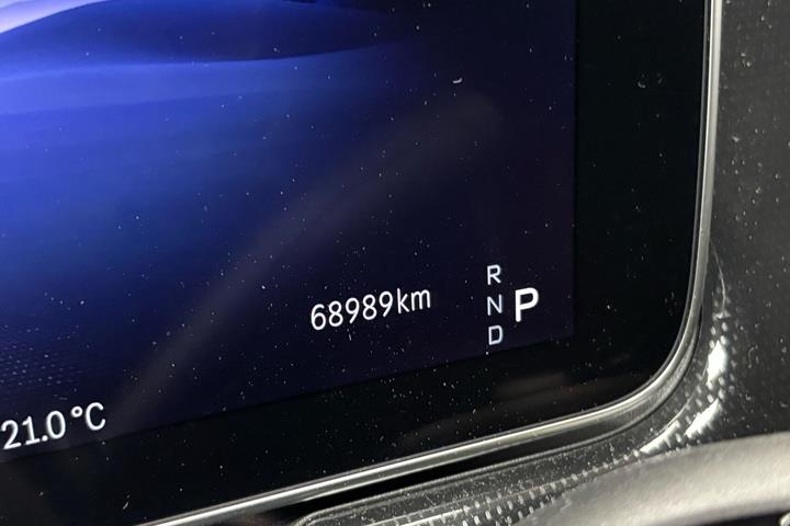 Sort Mercedes EQE300 fra 2023