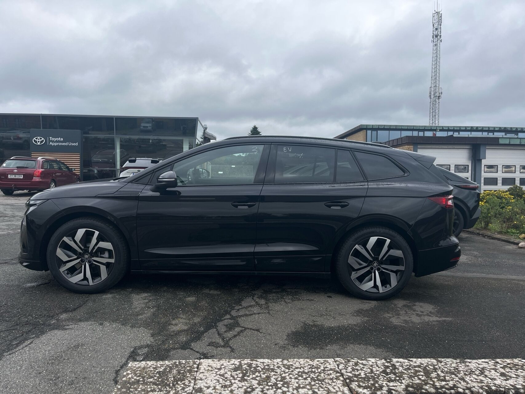 Sort Skoda Enyaq fra 2026