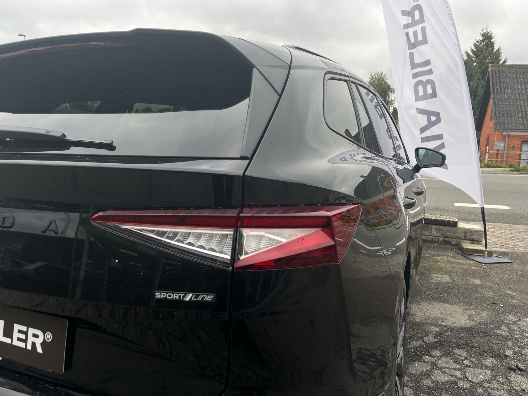 Sort Skoda Enyaq fra 2026