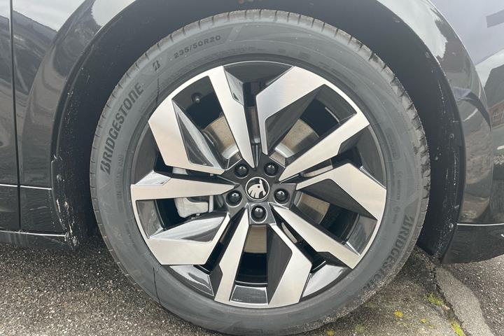 Sort Skoda Enyaq fra 2026