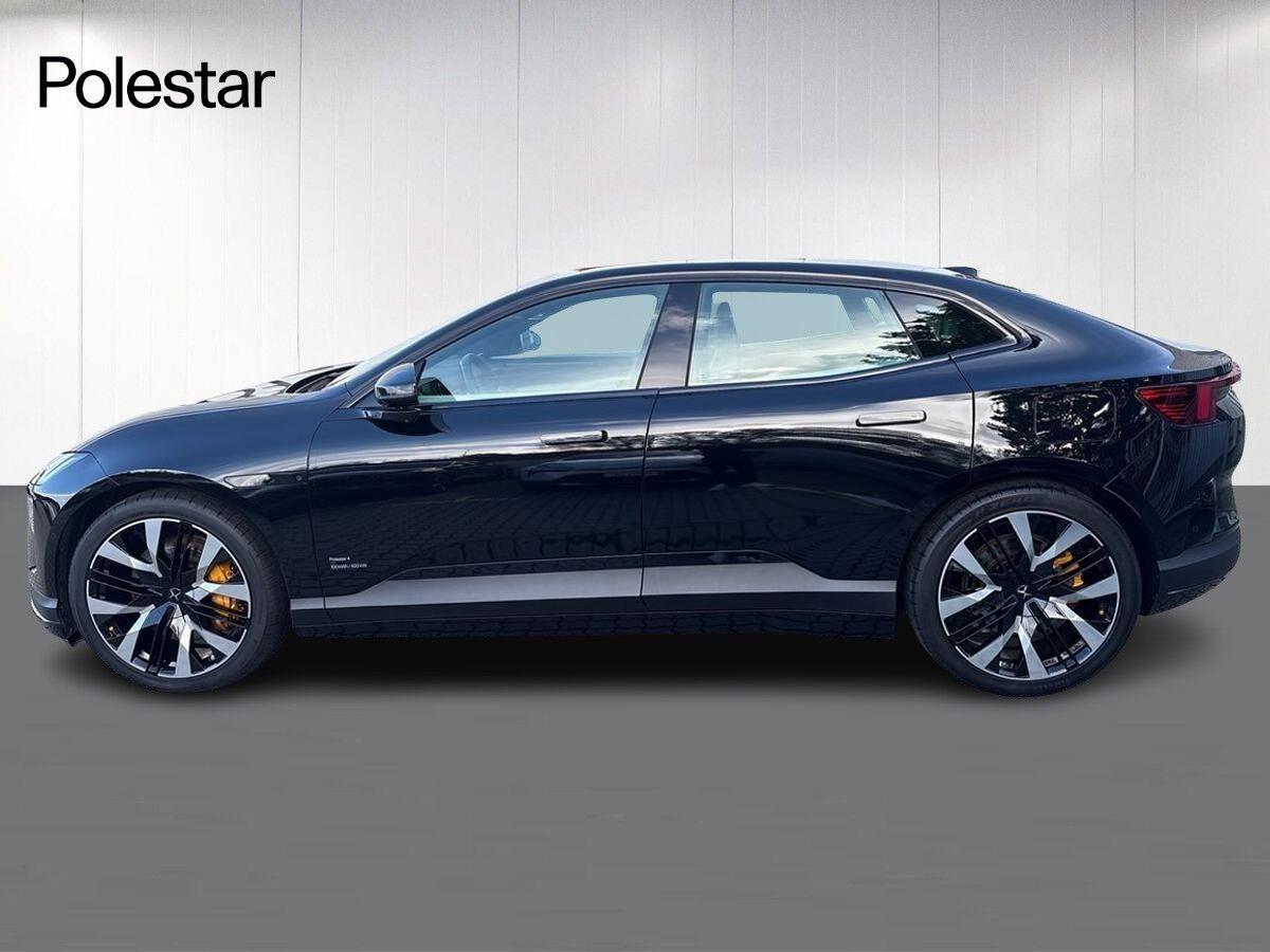 Sort Polestar 4 fra 2024
