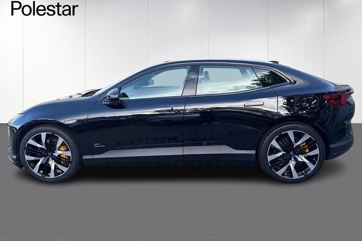 Sort Polestar 4 fra 2024