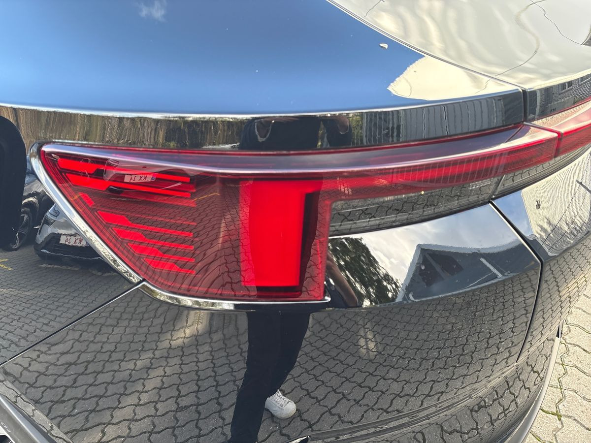 Sort Polestar 4 fra 2024