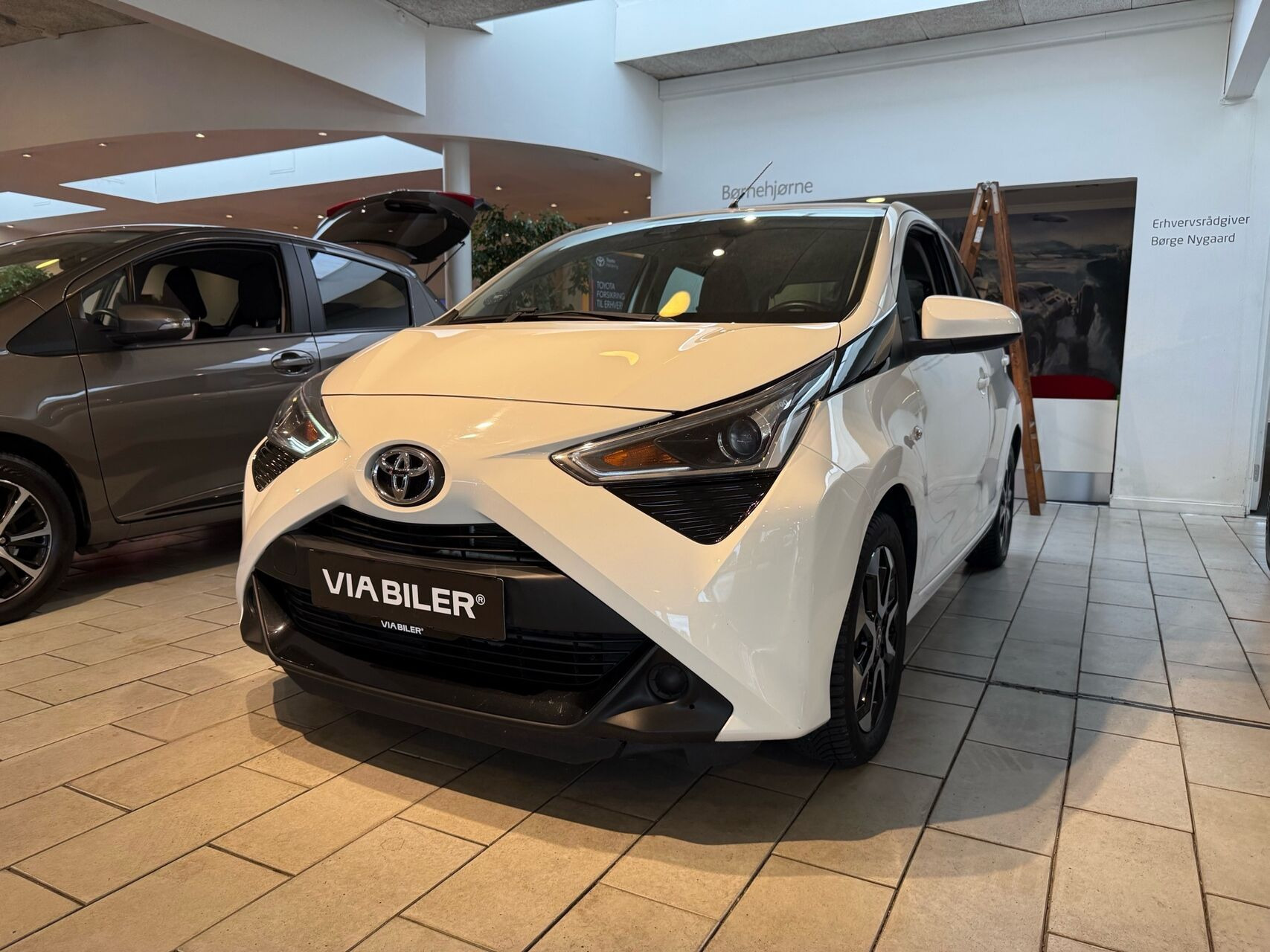 Toyota Aygo 1,0 VVT-I X-play + Go-pakke Safety Sense X-Shift 72HK 5d Aut.