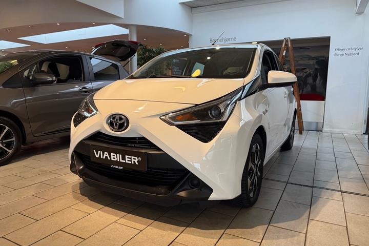 Hvid Toyota Aygo fra 2018