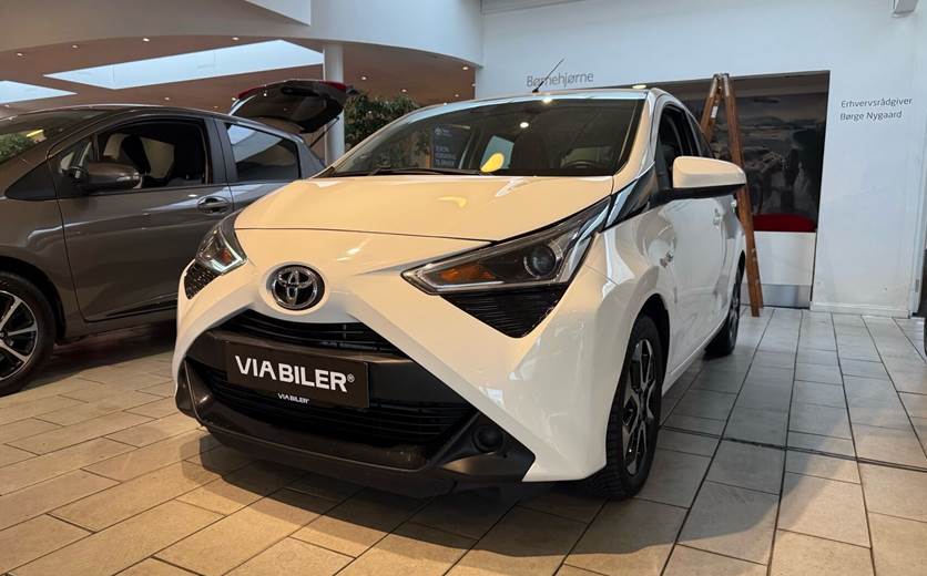 Toyota Aygo 1,0 VVT-I X-play + Go-pakke Safety Sense X-Shift 72HK 5d Aut.