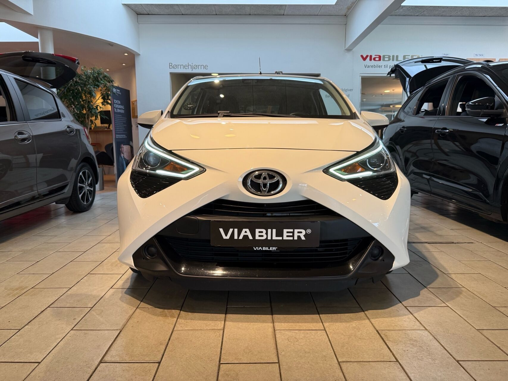Hvid Toyota Aygo fra 2018