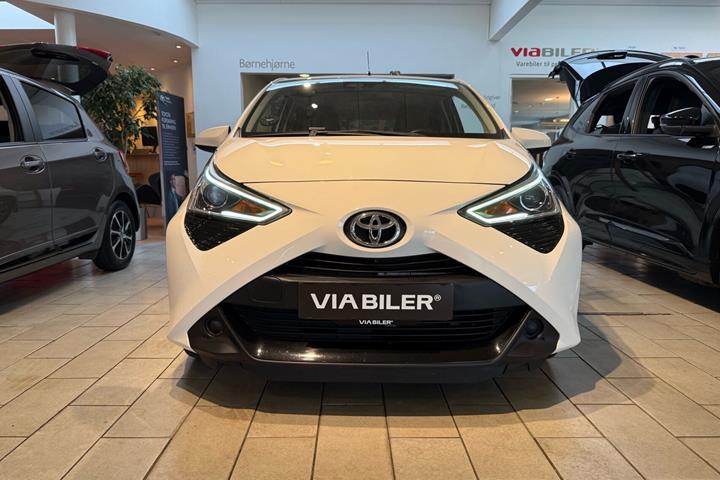 Hvid Toyota Aygo fra 2018