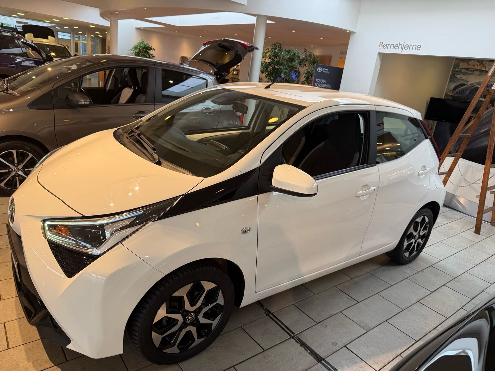 Hvid Toyota Aygo fra 2018