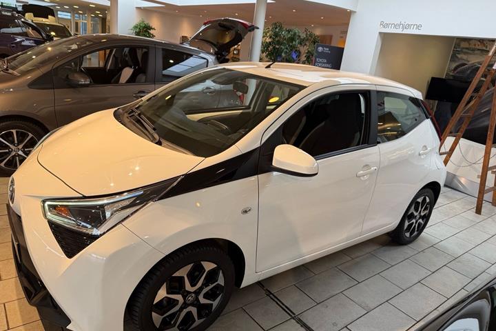 Hvid Toyota Aygo fra 2018