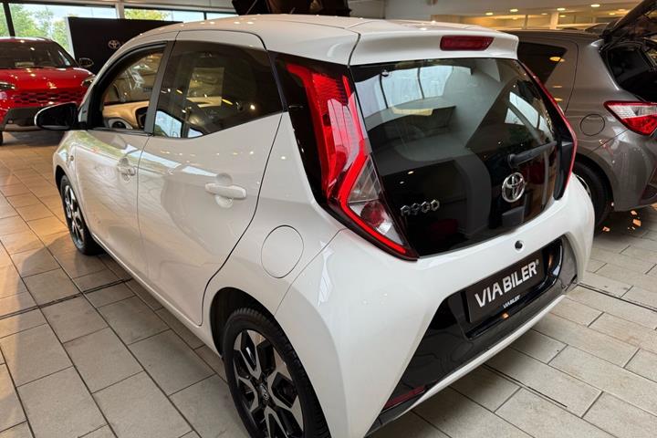 Hvid Toyota Aygo fra 2018
