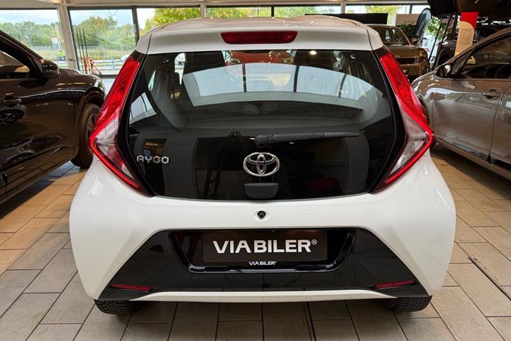 Hvid Toyota Aygo fra 2018