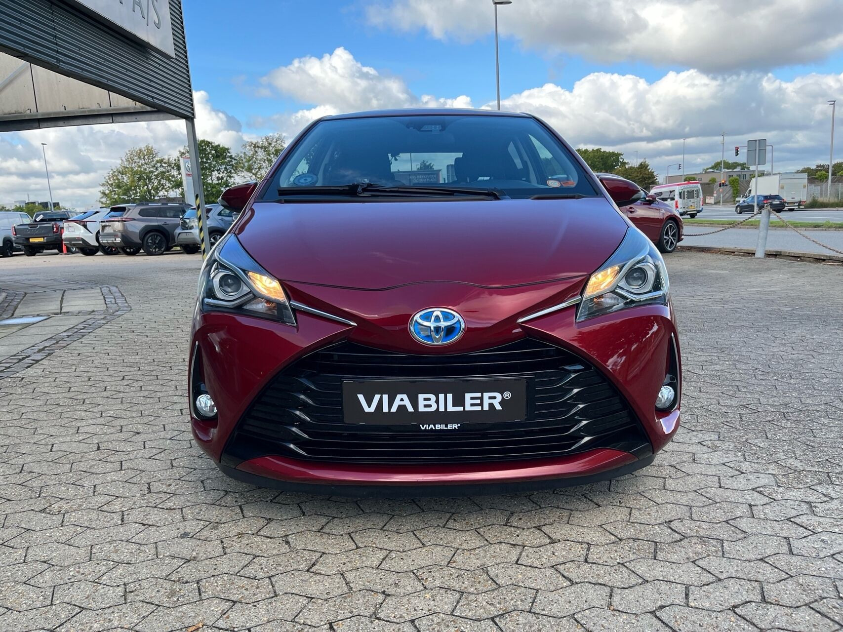 Rød Toyota Yaris fra 2018