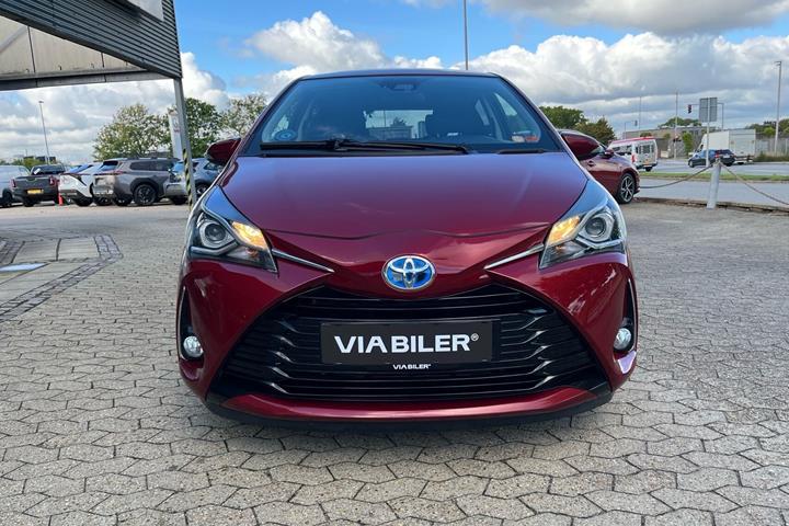 Rød Toyota Yaris fra 2018