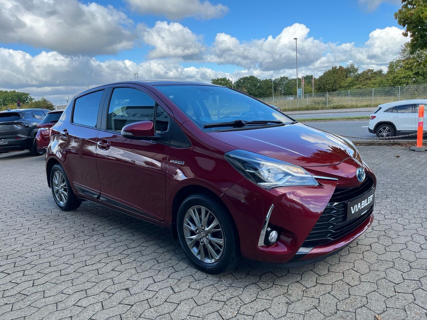 Rød Toyota Yaris fra 2018