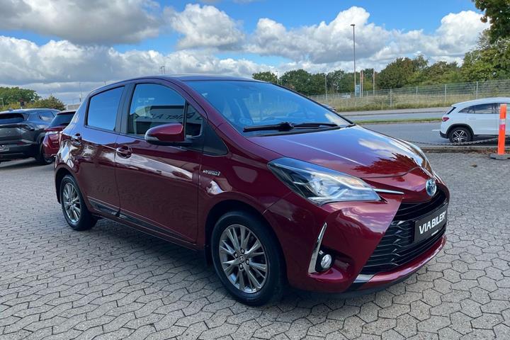 Rød Toyota Yaris fra 2018