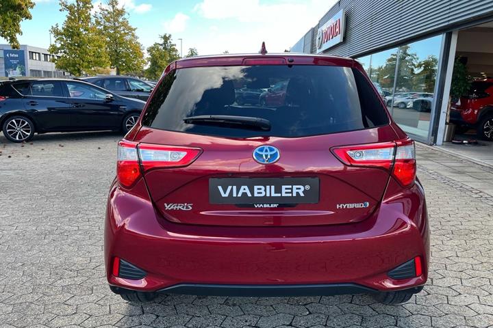 Rød Toyota Yaris fra 2018