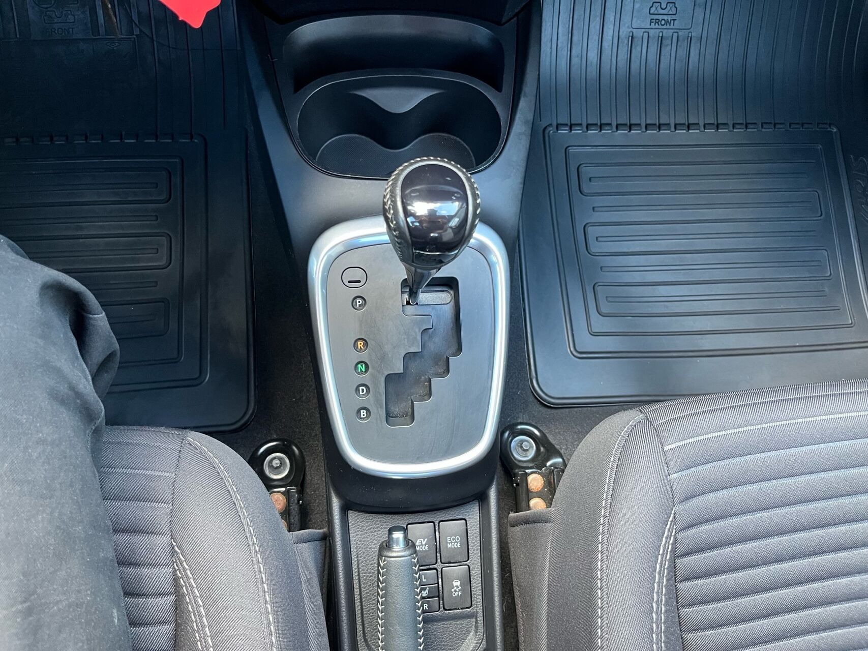 Rød Toyota Yaris fra 2018